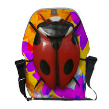 Ladybird géant sur le sac messenger fleuri à Ricks Besace