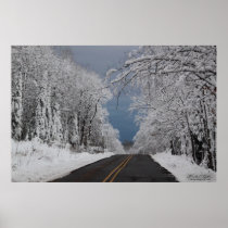 Land-Straße im Schnee