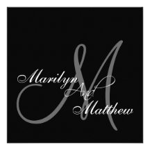 Le marié de jeune mariée appelle des invitations d
