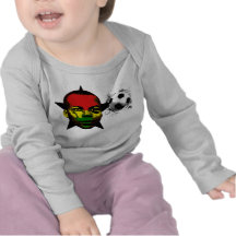 Le noir du Ghana tient le premier rôle la tasse de T-shirts