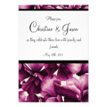 Le pourpre fleurit le faire-part de mariage