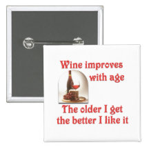 Le vin s'améliore avec l'âge badge avec épingle