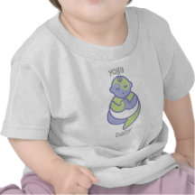 Le yoga parlent le bébé : Bébé de yoga de pose d'a T-shirt
