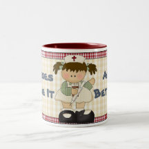 Les infirmières lui font toute la meilleure tasse 