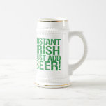 Les Irlandais instantanés ajoutent juste la bière  Tasse