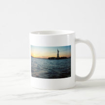 Liberté aux tasses de coucher du soleil