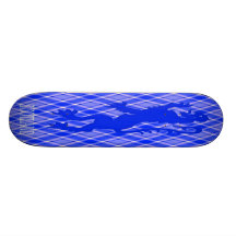 Lion écossais effréné sur le tartan bleu et blanc skateboards