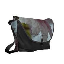 "Magnolienblüte" by mysteryella Kurier Tasche