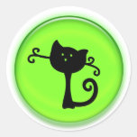 Niedliche schwarze Cartoon-Katze im Grün Sticker