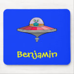 Niedliches Cartoon-alien in UFO-personalisiertem N Mauspads