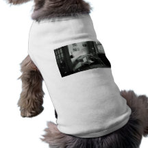 Oma wartet immer noch auf-Höhle Arzt Hund T Shirts