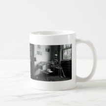 Oma wartet immer noch auf-Höhle Arzt Tasse