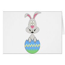 Osterhase in einem Osterei: Ostern-T-Shirts u. -ge Grußkarten
