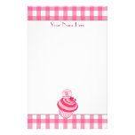 Papeterie rose de petit gâteau de guingan/frambois papier à lettre customisé