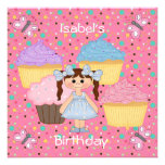 Papillon et petits gâteaux de fille d'anniversaire