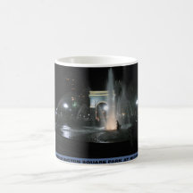 Parc carré de Washington la nuit, NYC Mug