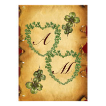 PARCHEMIN DE MONOGRAMME DE COEURS DE SHAMROCK INVITATION
