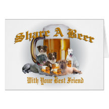 Party-Tiere, die eine Bierkarte teilen