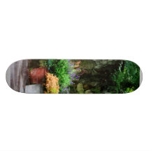 Patio-Garten im Regen Skateboarddeck