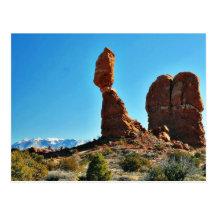 Pierre équilibrée au parc national de voûtes cartes postales