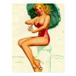 Pin-up posant à la plage carte postale