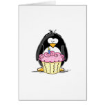 Pingouin d'anniversaire avec le petit gâteau cartes de vœux