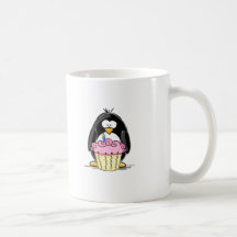 Pingouin d'anniversaire avec le petit gâteau mugs