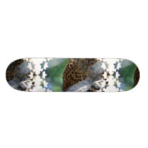 Planche à roulettes de léopard de sommeil