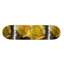 Planche à roulettes jaune de tulipes