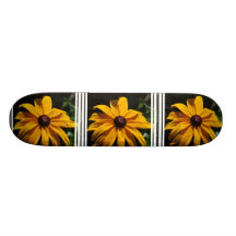 Planche à roulettes noire et jaune de fleur