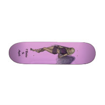 Planche à roulettes violette de charmes d'ange