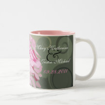 Remous de rose de rose épousant la tasse de souven