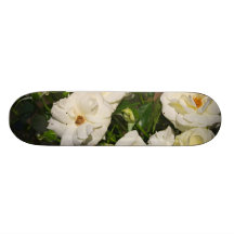 Roses blancs en fleur - photographie de fleur skateboards personnalisés