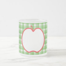 Rotes Apple. Mit grünem und weißem Karo-Hintergrun Teetassen