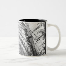 Ruisseau de bavardage (tasse de b&w)