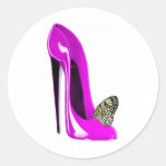 Schmetterling mit rosa Stilett-Schuh-Kunst Runde Sticker
