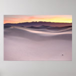 Schöner Sonnenaufgang über Wüsten-Sanddünen Plakat