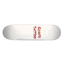 SCHWARZE TÄTOWIERUNG DAS STUDIO SKATEBOARDBRETTER