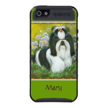 Schwarzer u. weißer Shih Tzu im Garten