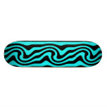 Schwarzes und miserabele gewellte Streifen des Aqu Personalisiertes Skateboard