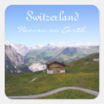 Schweizer Haus und Alpen Quadratsticker