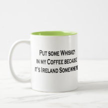 Setzen Sie etwas Whisky in meinen Kaffee ein, den  Kaffee Tassen