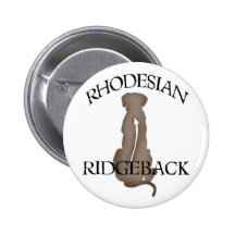 Sitzendes Rhodesian Ridgeback mit Text Button