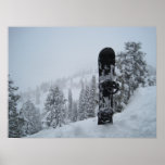 Snowboard im Schnee Posterdruck