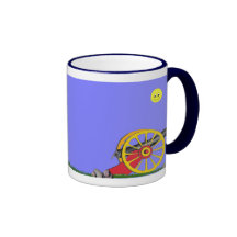 Soldat de jouet et tasse de canon de jouet…