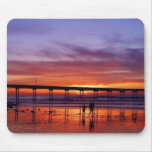 Sonnenuntergang-Brücke auf dem Strand Mousepad
