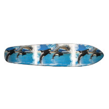 Springende Wale auf einem Skateboard Personalisiertes Deck