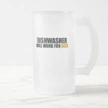 Spülmaschine-arbeitet für Bier Tasse