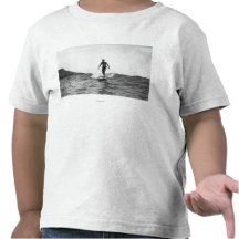 Surfer dans le surfer de Honolulu Hawaï Longboard T-shirts