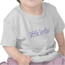 T-Shirt des kleinen Bruders